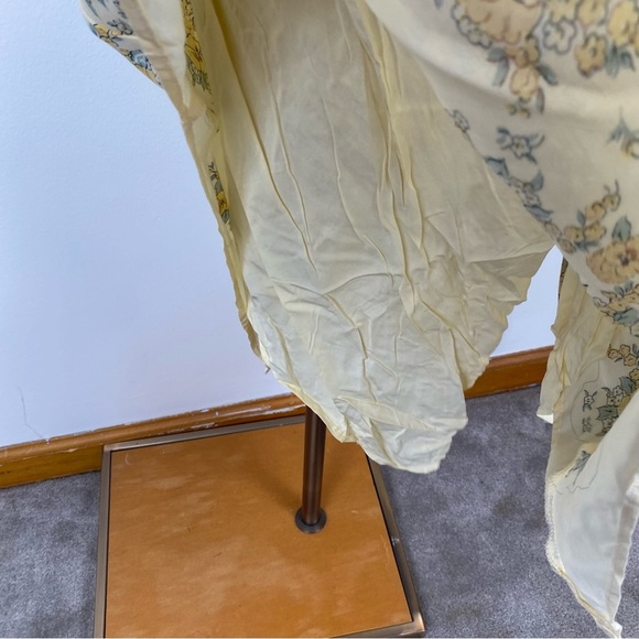 Urban Outfitters Floral Handkerchief Hem Midi Dress Butter Yellow Beige XS NWT - Picture 13 of 16